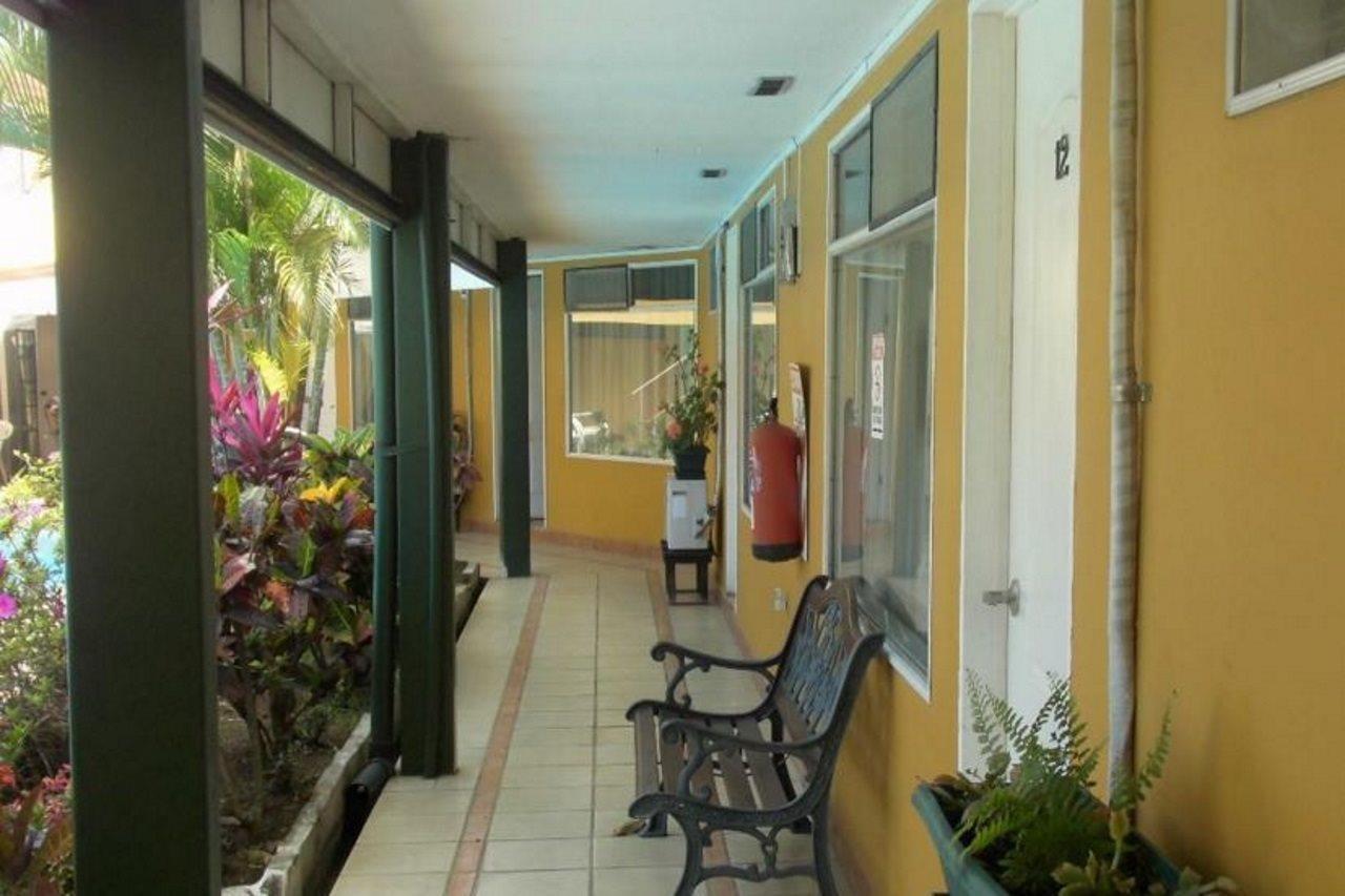 Hotel Puerta Del Sol - Airport